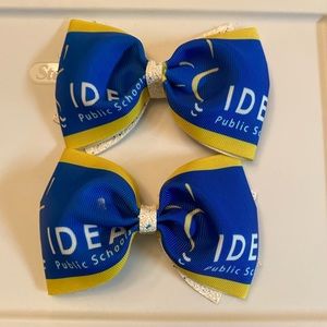 IDEA bows with a clip